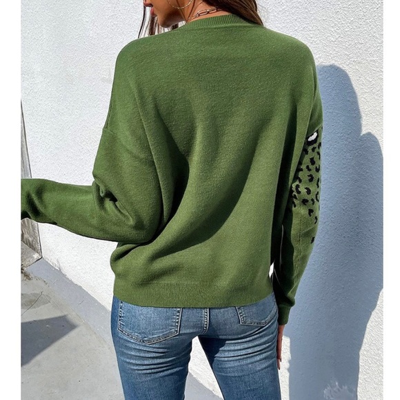 🐯NWT Cheetah Chic Pullover Sweater🐯 - Picture 3 of 6